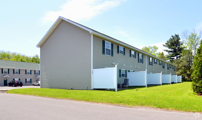 Building Photo - Lewiston Townhomes