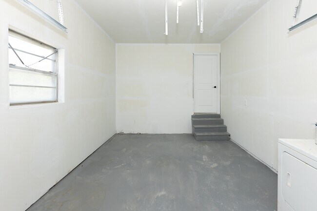 Building Photo - 13 Leisure Rd