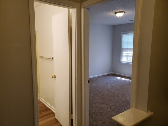 Building Photo - 2 Bedroom, 1.5 Baths Townhome in Candlewood Community.