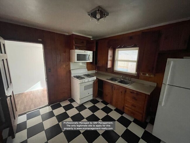 Building Photo - Nice 3 Bedroom / 1 Bath located in Gastoni...