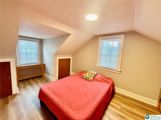 Building Photo - 221 E Chestnut St