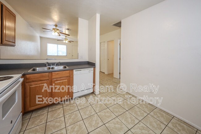 Building Photo - 2635 N Fontana Ave