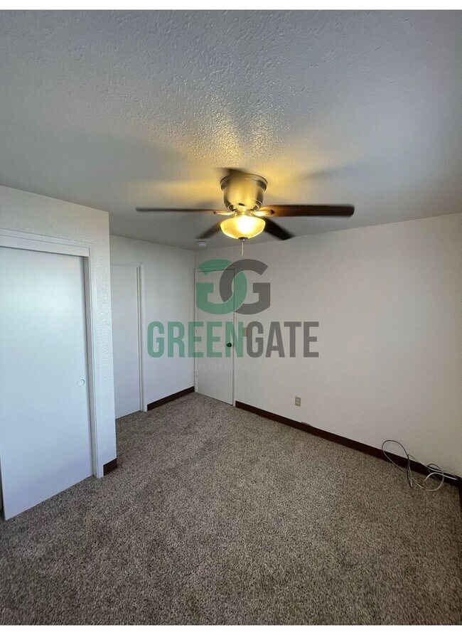 Building Photo - 3204 Atchison St