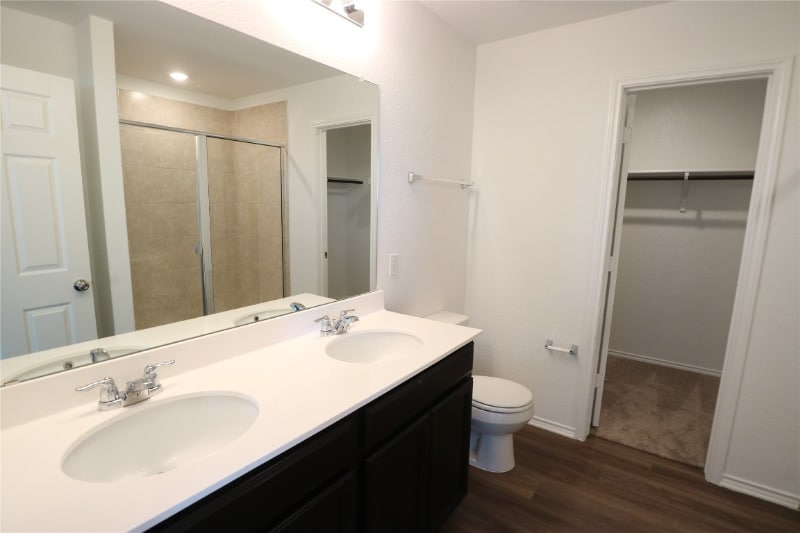 Building Photo - 444 English Oak St