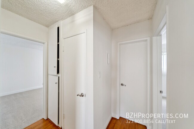 Building Photo - 7548 Hampton Ave