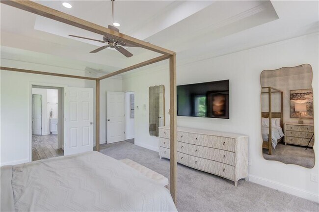 Building Photo - 2870 Roanoke Rd