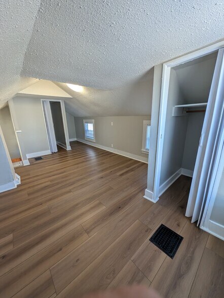 Building Photo - 466 Main St