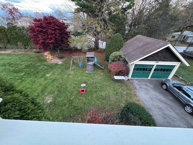 Building Photo - 9-11 Lincoln St