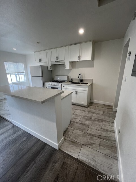 Building Photo - 4518 Normandie Ave