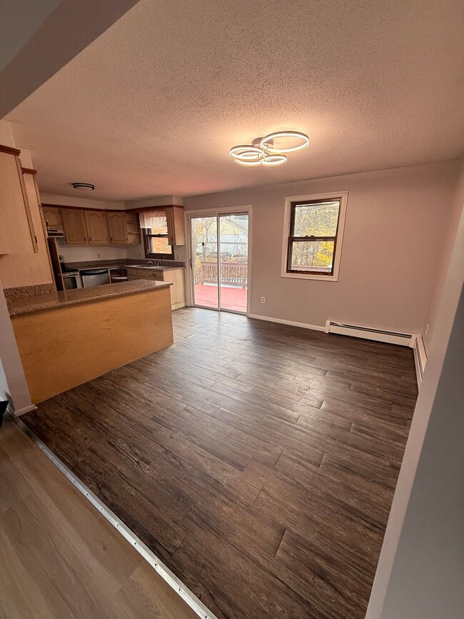 Building Photo - 606 Rye St