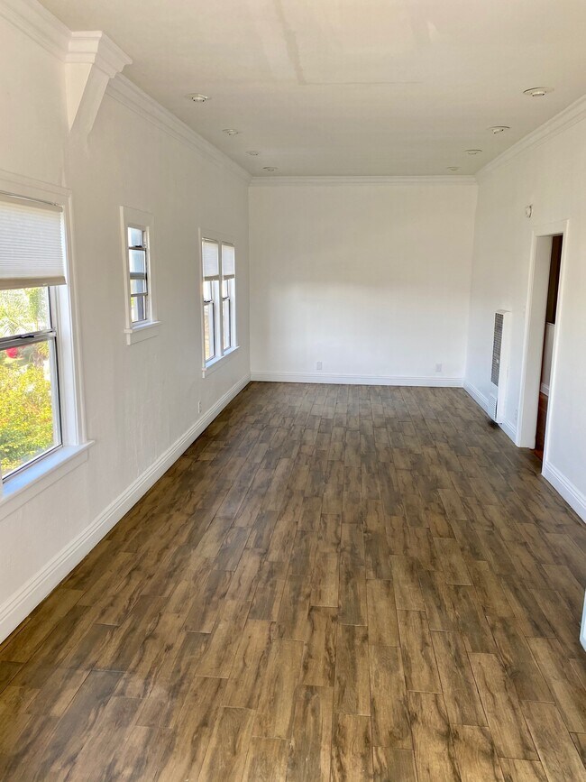 Building Photo - 1916 S Longwood Ave