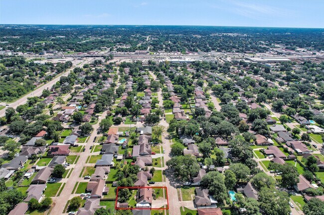 Building Photo - 1102 Mosher Ln