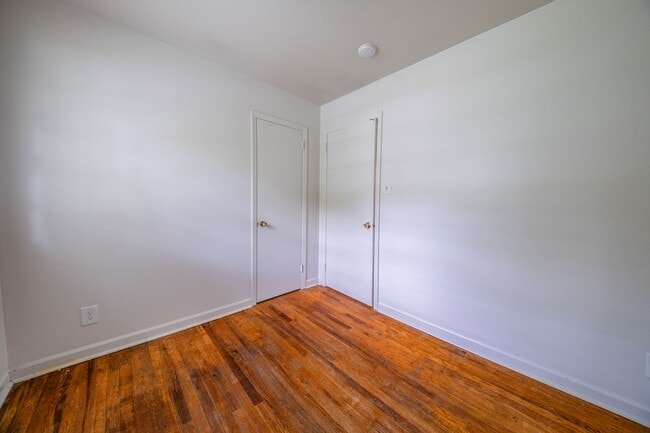 Building Photo - 3-bedroom, 1-bath home with a fenced-in yard, located on Guerrant Street in Greensboro