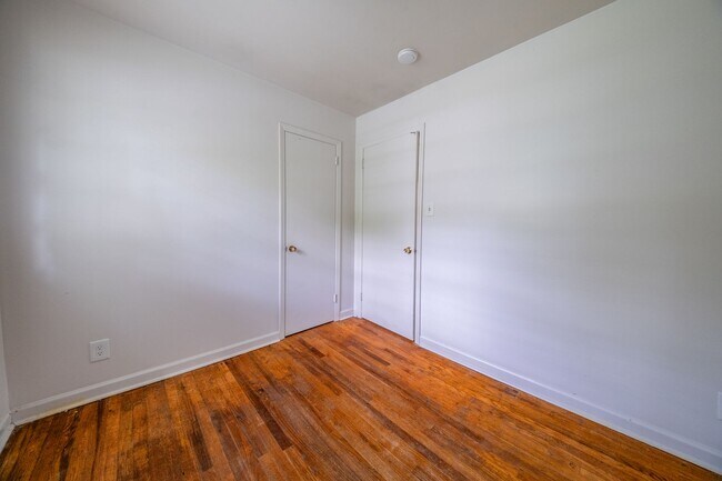 Building Photo - 3-bedroom, 1-bath home with a fully fenced-in yard!