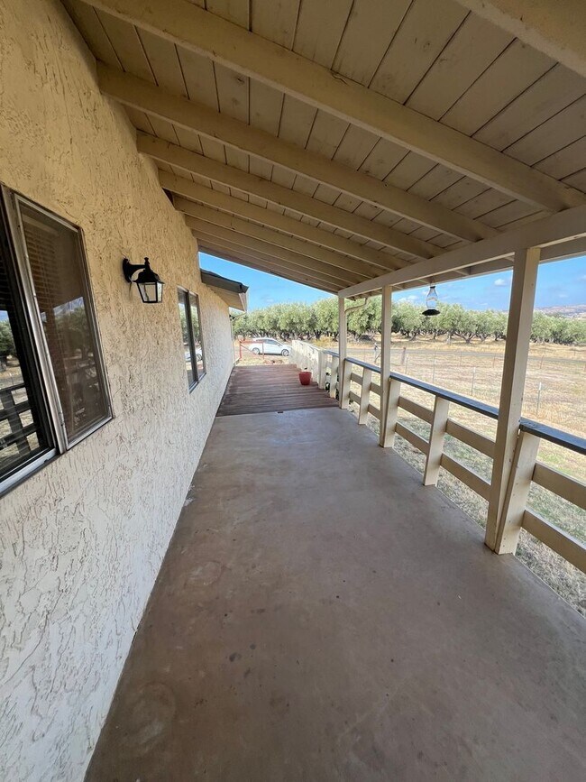Building Photo - Oroville 4 bed 2 bath 3300sqft country hom...