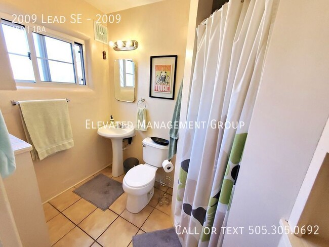 Building Photo - Super Cute, Fully Furnished! All Utilities...