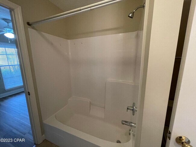 Building Photo - 114 Lakeridge Dr