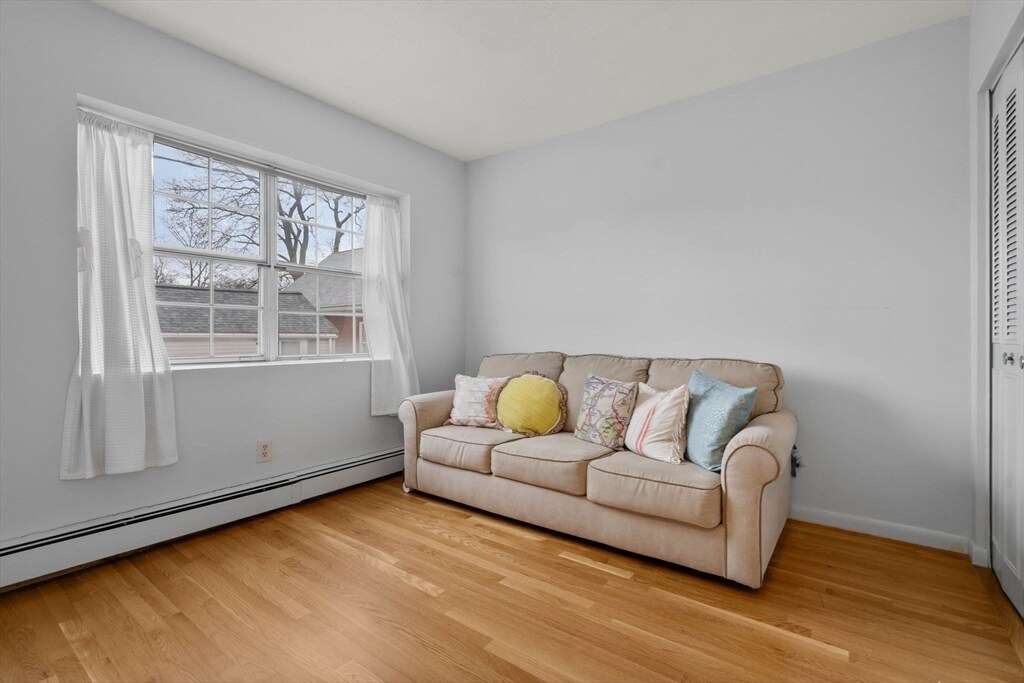 Building Photo - 8 Robinwood Ave