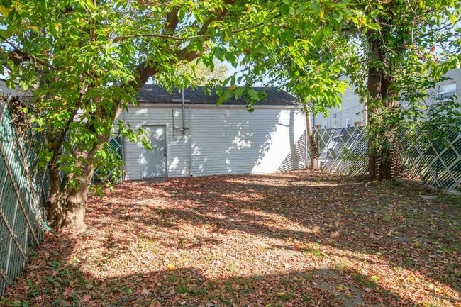 Building Photo - 30 E Maynard Ave