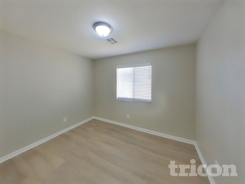 Building Photo - 7368 W Flynn Ln