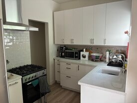 Building Photo - 2109 1/2 W 54th St