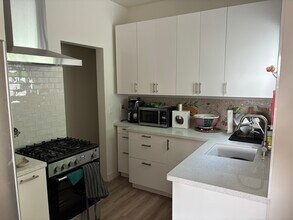 Building Photo - 2109 1/2 W 54th St
