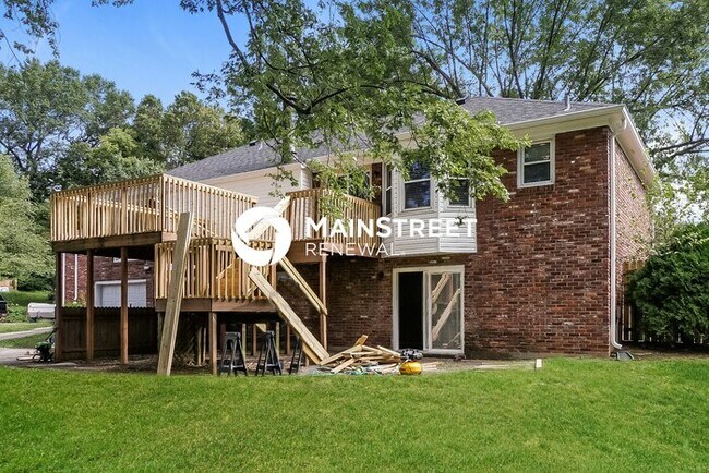 Building Photo - 4 Bedroom Pet-Friendly Home in Louisville, KY with Main Street Renewal