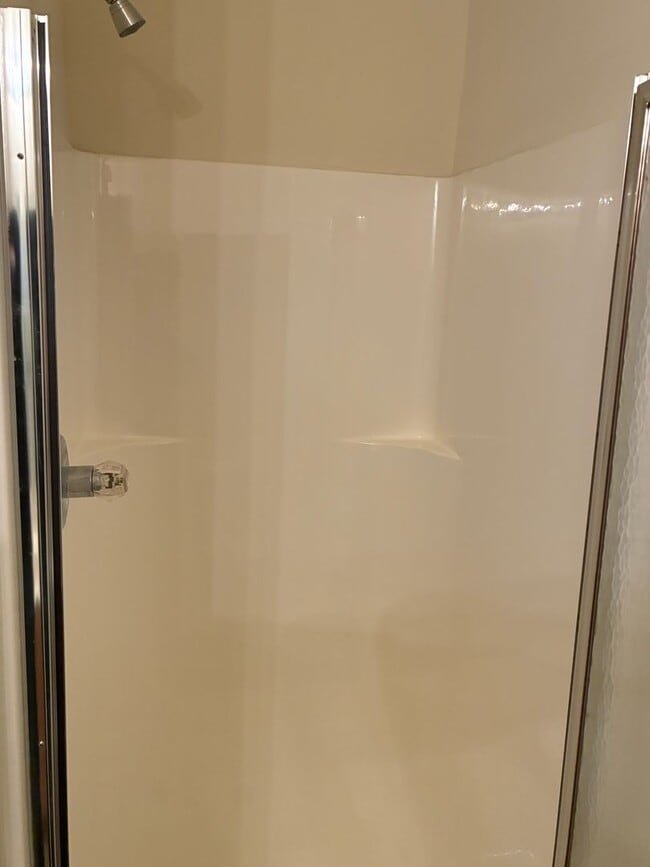 Building Photo - Willow Lakes - Yorktown