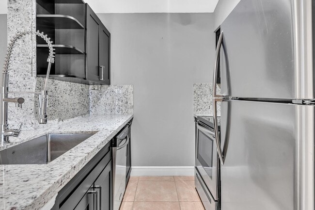 Building Photo - 2803 N Oakland Forest Dr