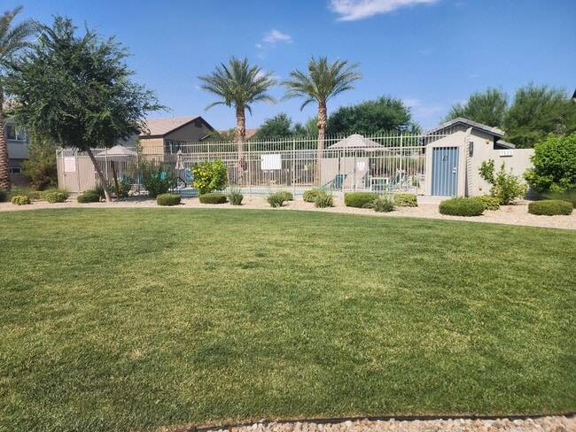 Building Photo - 3 bedroom/ 2 bath condo in gated community