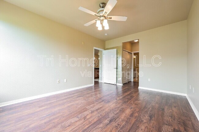 Building Photo - 10184 Park Meadows Dr