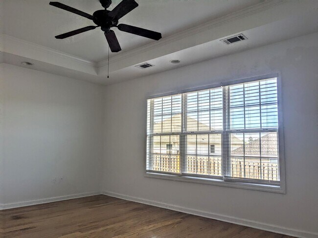 Building Photo - 508 Simoni Pl