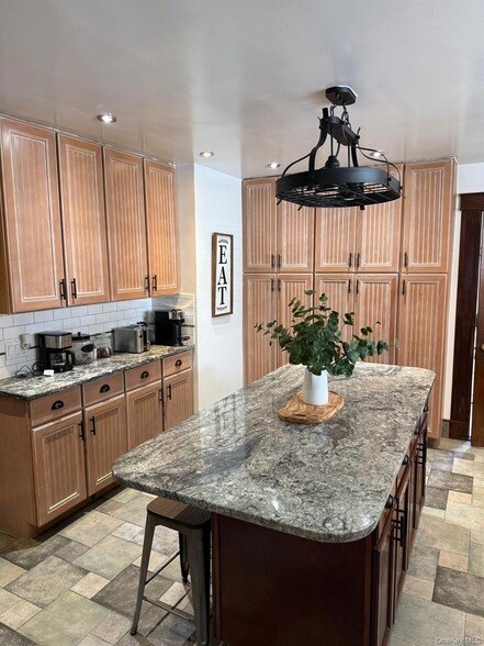 Building Photo - 42 Church St