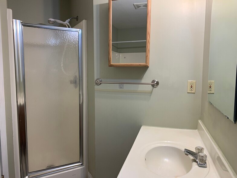 Building Photo - 403 Frank St