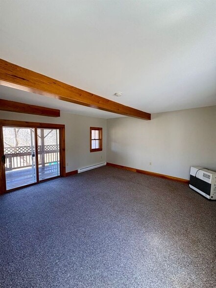 Building Photo - 834 Main St