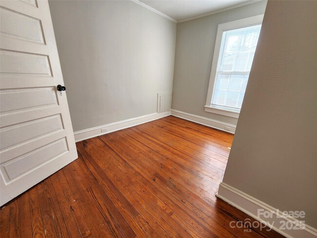 Building Photo - 37 Kesler St