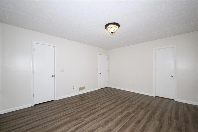 Building Photo - 2100 Whitebluff Way