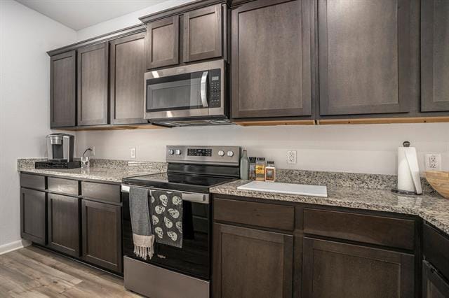 Building Photo - 921 Primrose Dr
