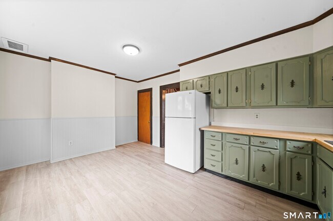 Building Photo - 44 Bigelow Ave
