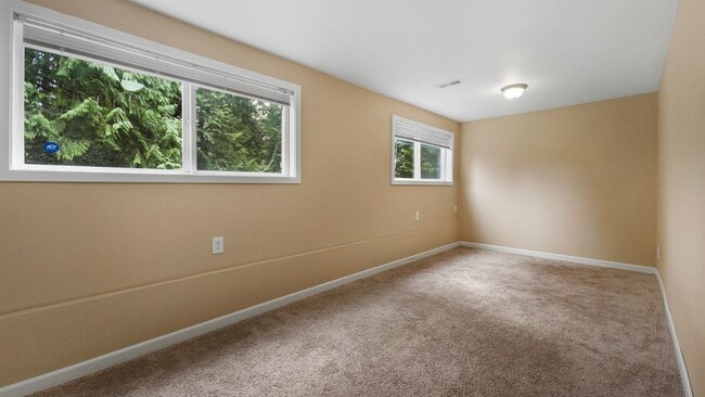 Building Photo - Beautifully Remodeled Bellevue Home in Prime Location