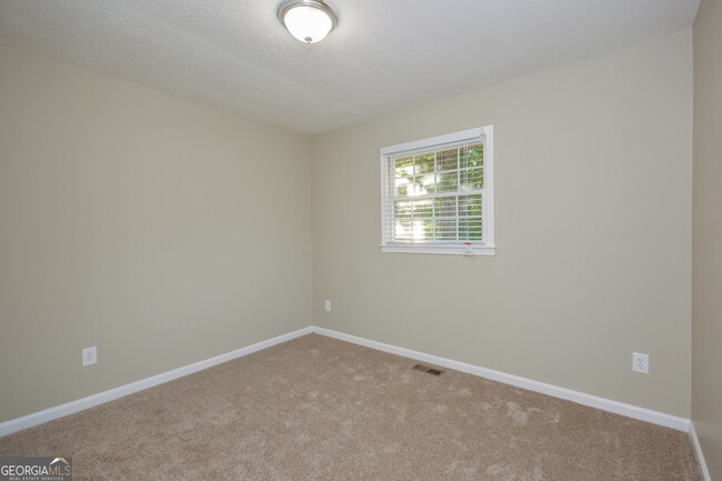 Building Photo - 10803 Mallard Dr