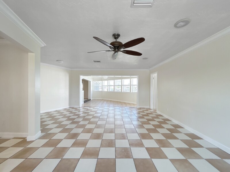 Building Photo - 6416 Lake Sunrise Dr