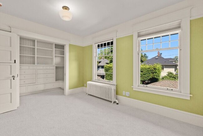 Building Photo - Stunning 1909 Craftsman w/ AC in Coveted Capitol Hill
