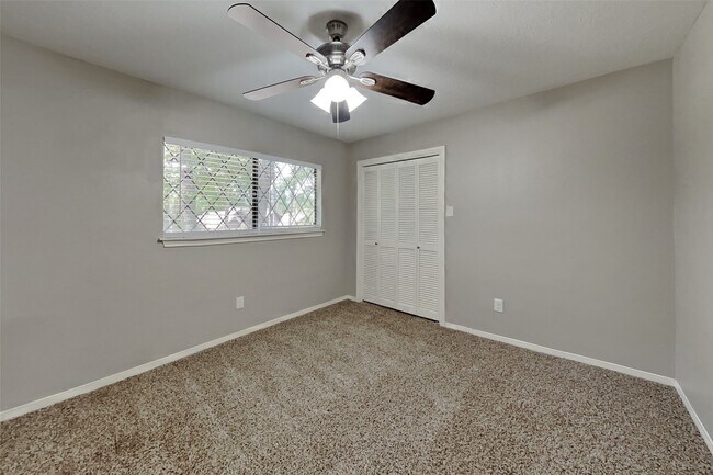 Building Photo - 2507 Brookdale Dr