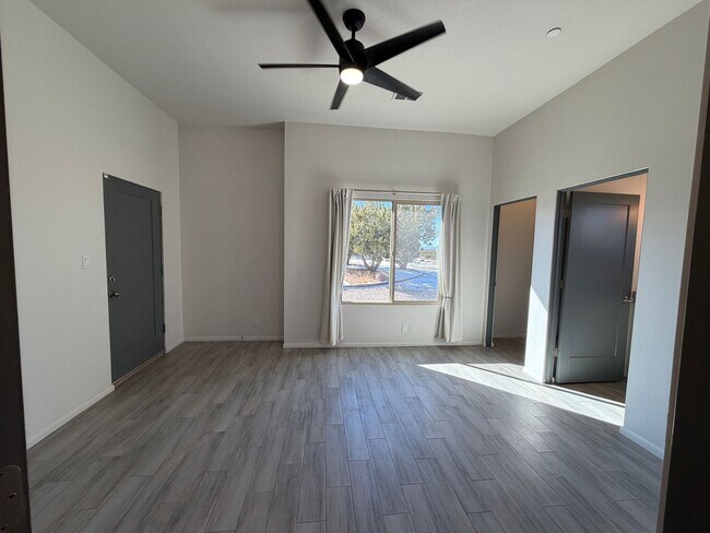 Building Photo - 14 Plano Arbolito