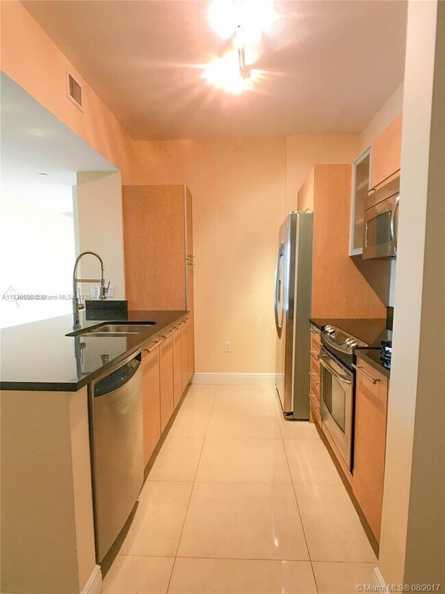 Building Photo - 951 Brickell Ave