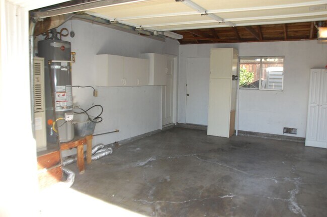 Building Photo - 092