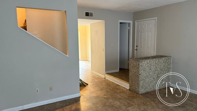 Building Photo - WINTER MOVE-IN SPECIAL: 50% OFF 1st FULL MONTH'S RENT!**
