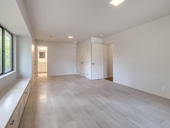 Building Photo - 1320 Avondale Dr