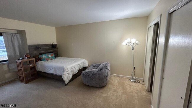 Building Photo - 606 Robin Rd